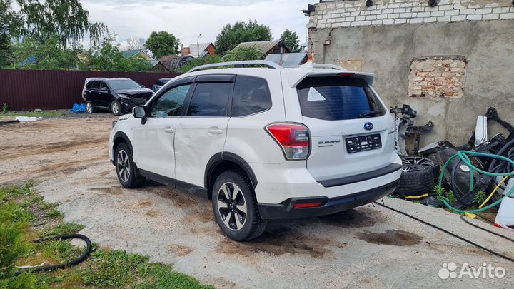 Subaru Forester 2.0 CVT, 2017, битый, 105 000 км