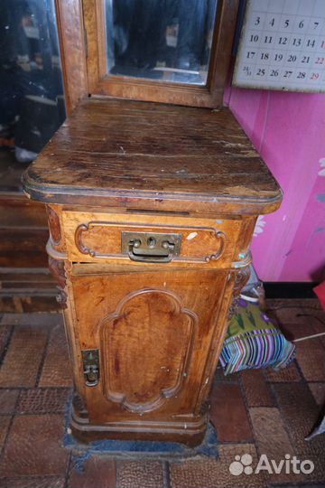 Трюмо с зеркалом старинное