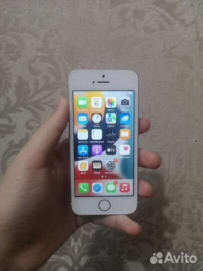 iPhone SE, 32 ГБ