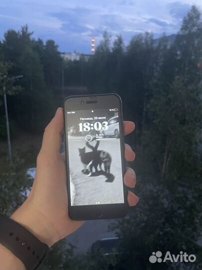 Телефон iPhone 8 64 gb
