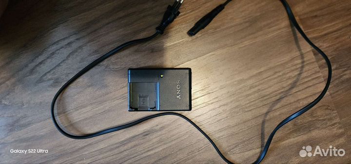 Зарядное устройство Sony BC-CSG