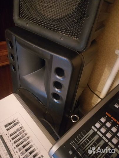 Колонки активные Mackie ART 200A