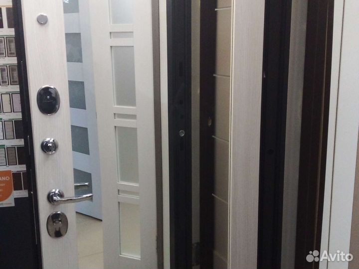 Дверь металлическая с зеркалом