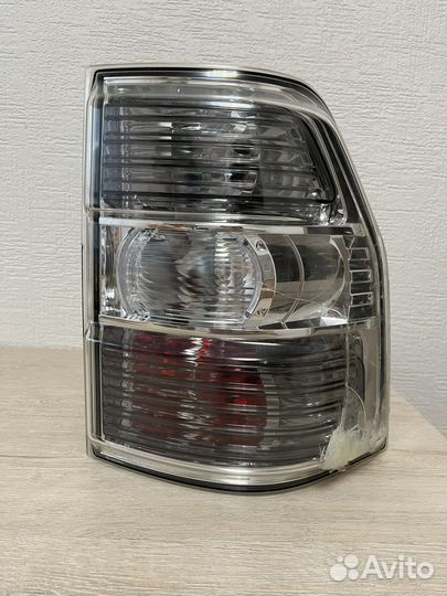 Оригинал задний правый фонарь Mitsubishi Pajero 4