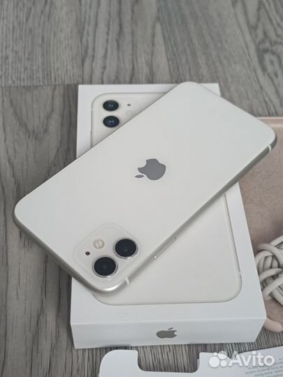 iPhone 11, 64 ГБ