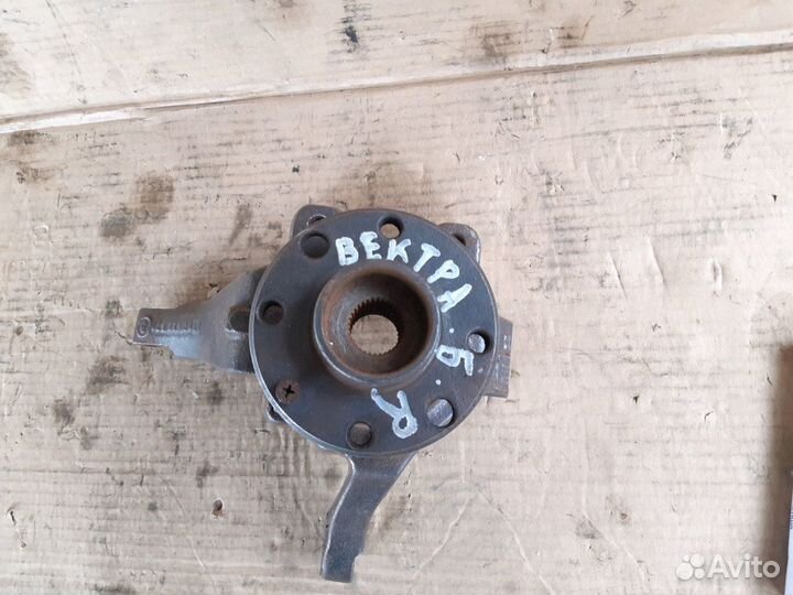 Кулак поворотный передний правый Опель Вектра Б