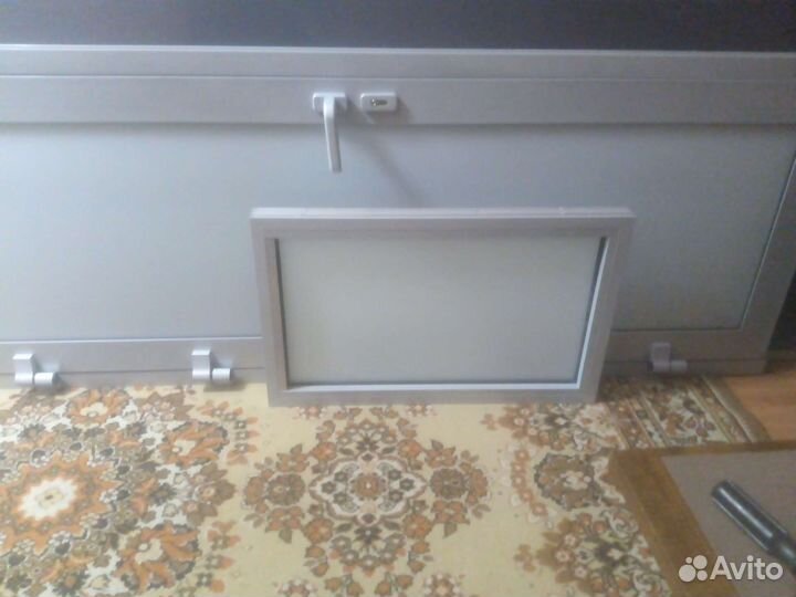 Дверь алюминиевая