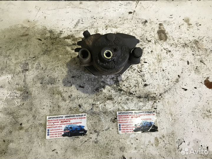 Суппорт передний левый Шкода Октавия Octavia