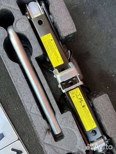 Ниша запаски Audi A4 b8