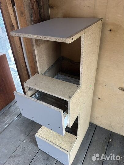 Гнездо для кур с яйцесборником