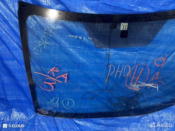 Лобовое стекло на toyota sienta NSP170 2nrfke