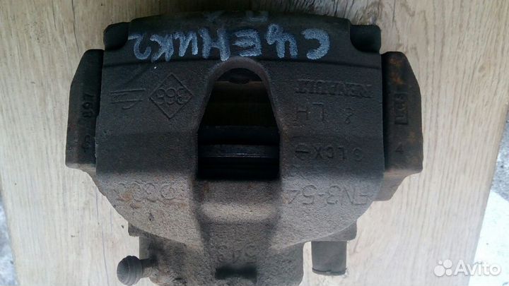 Суппорт тормозной передний Рено Сценик 2