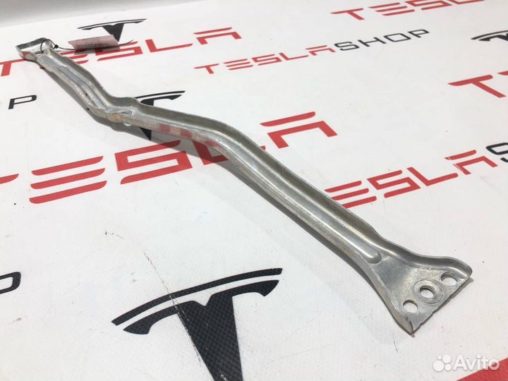 Кронштейн каркаса центральной панели Tesla Model X