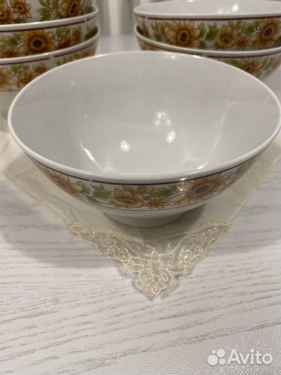 Пиалы большие и тарелки десертные