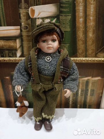 Кукла фарфоровая 32см