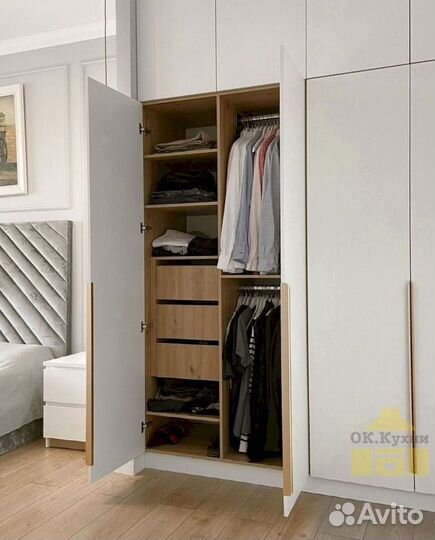 Шкаф с зеркалом