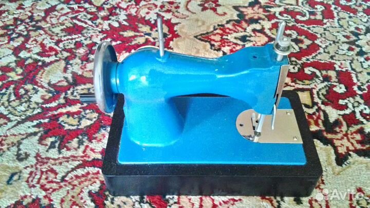 Детская швейная машинка фирмы 