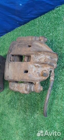 Суппорт тормозной передний левый Mitsubishi