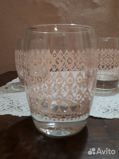 Графин,стаканы,тарелки