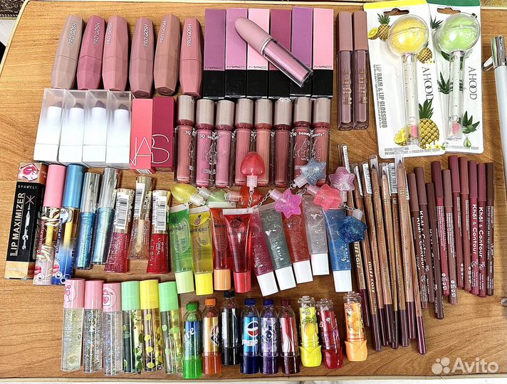 Блески, помады для губ