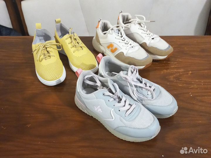 Кроссовки женские