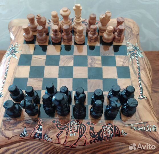 Шахматы ручной работы из дерева. Тунис