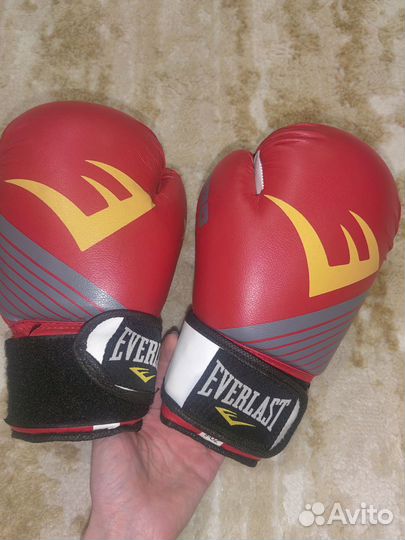 Боксерские перчатки