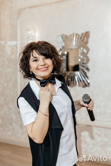 Ведущая, диджей, вокал,аккордеон,саксофон
