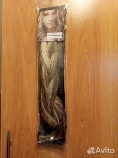 Волосы на заколках русые