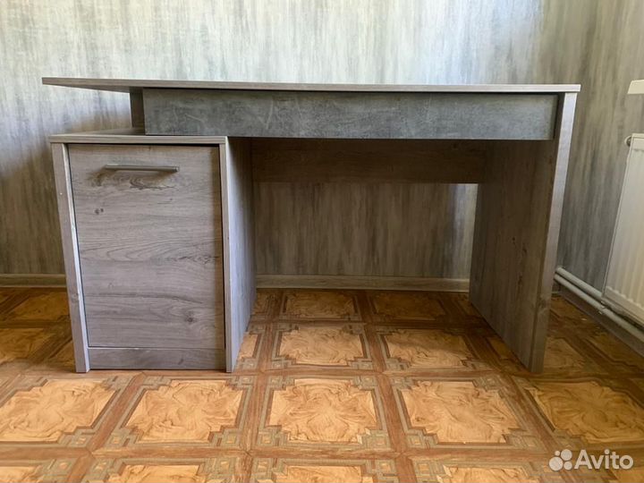 Продам стол