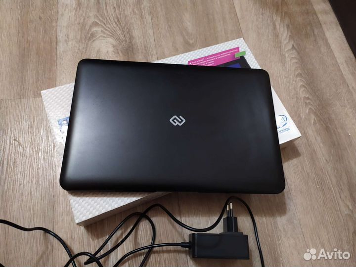 Digma Eve 10 C300 нетбук