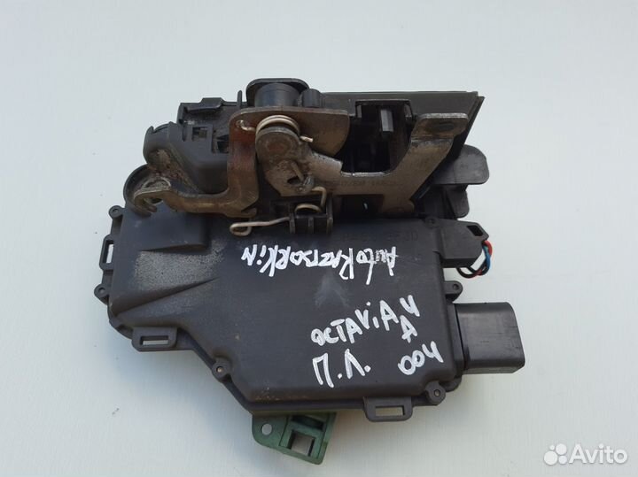 Замок передний левый Skoda Octavia A4 Golf 4