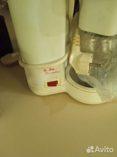 Кофеварка vitek б.у,в рабочем состоянии