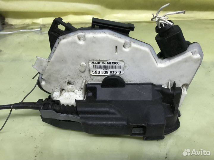 Замок задней левой двери Volkswagen Tiguan