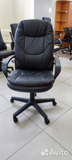 Офисное кресло руководителя