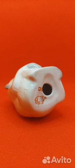 Фарфоровая статуэтка обезьянка с мячиком лфз СССР