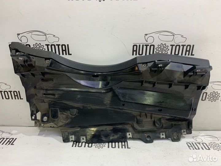 Накладка торпедо Bmw 745 E65 N62B44 2004