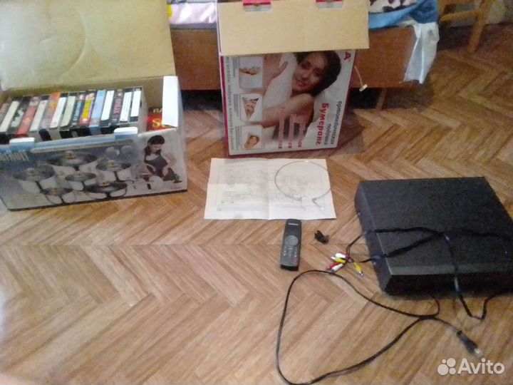 Видеомагнитофон SV-11Q и VHS кассеты