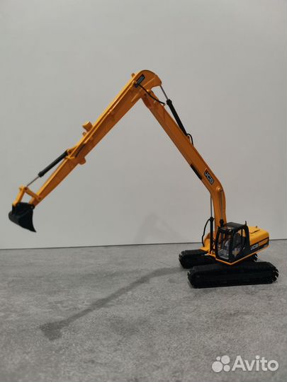 Модель экскаватора JCB JS220 1:50