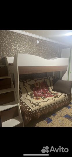Кровать двухьярусная