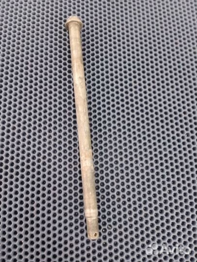 Kawasaki ZZR 400 ось переднего колеса