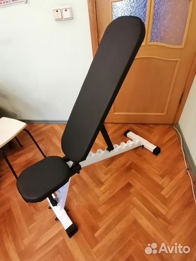 Наклонная жимовая скамья