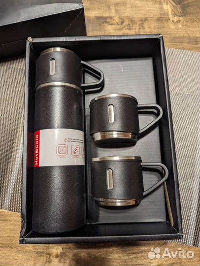 Термос новый с кружками