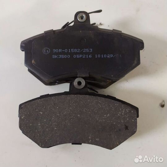 Audi 80 передние тормозные колодки новые