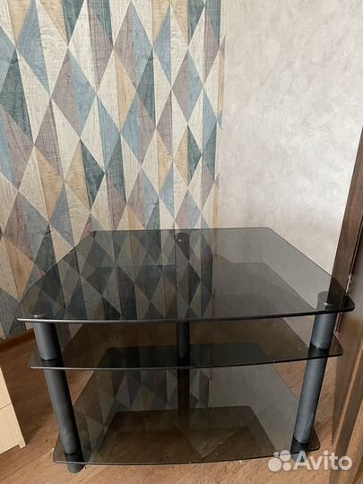 Стеклянная тумба под тв