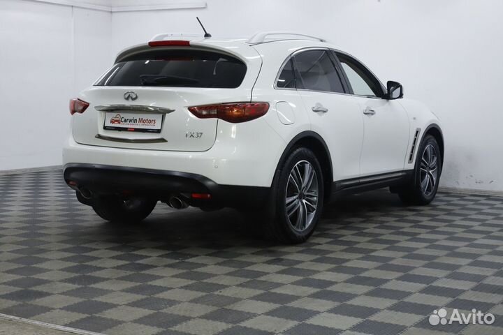 Infiniti FX37, 2011