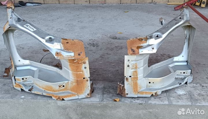 Передняя панель фар