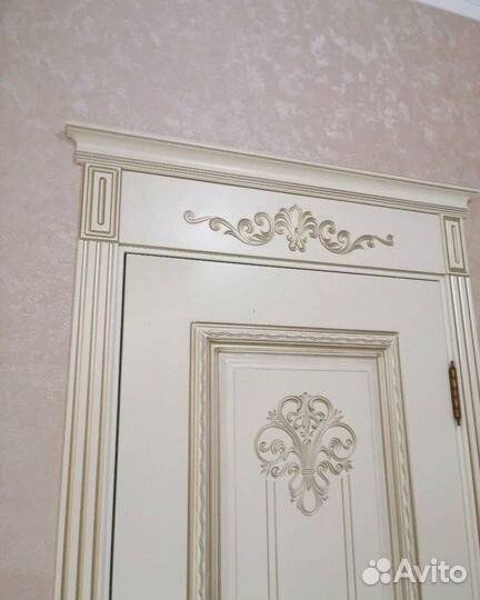Двери межкомнатные с золотом/патиной