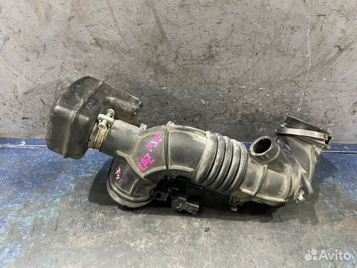 Патрубок дросселя Toyota Avensis T25 1AZ-FSE 2.0