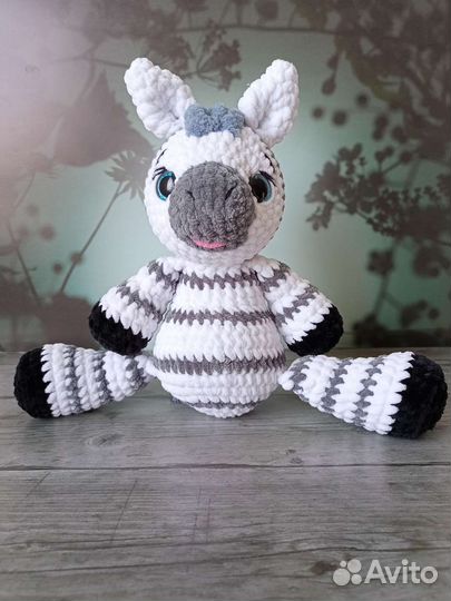 Вязаная игрушка Зебра